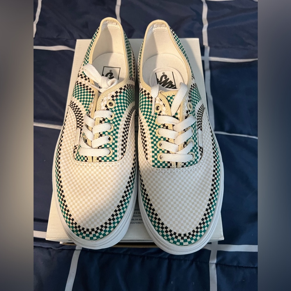 New Men’s Classic Vans size 9.5